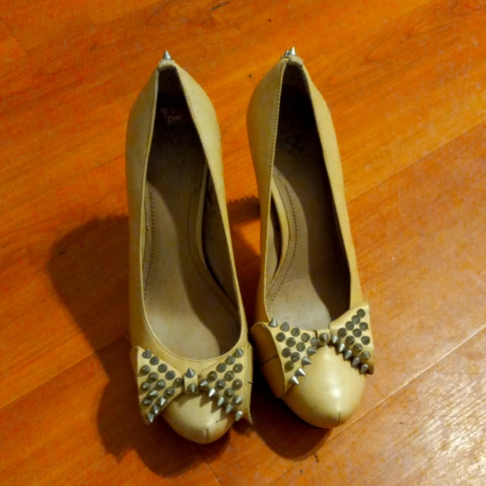 Brand "Vince Camuto"